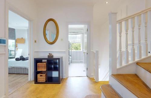 Warwick Casa | -Air Con- Premium House - Prime location