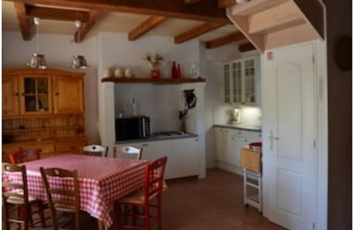 Saint-Julien-de-Crempse Casa | Air-conditioned, garden, private heated pool, pets welcome.