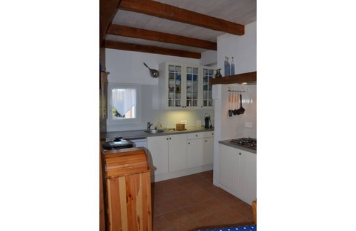 Saint-Julien-de-Crempse Casa | Air-conditioned, garden, private heated swimming pool, pets allowed