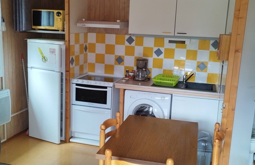 Saint-Remy-Sur-Durolle Chalet De Esquí | Air-conditioned chalet with enclosed garden sleeps 4