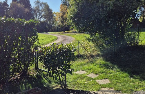 Saint-Remy-Sur-Durolle Chalet De Esquí | Air-conditioned chalet with enclosed garden sleeps 4