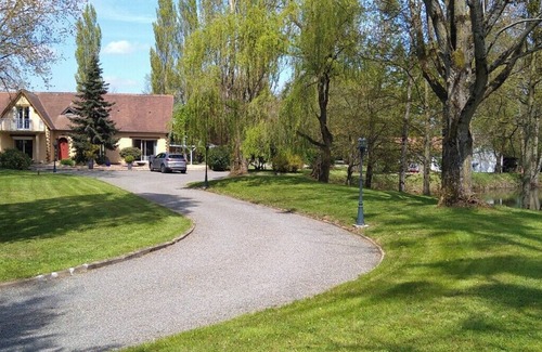 Roeze-sur-Sarthe Casa | Air-conditioned accommodation with heated swimming pool 20 minutes from Le Mans racetrack