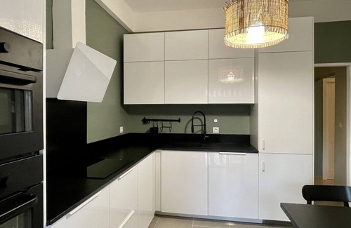 Fabron Apartamento | Air-conditioned apartment with garage, near the sea