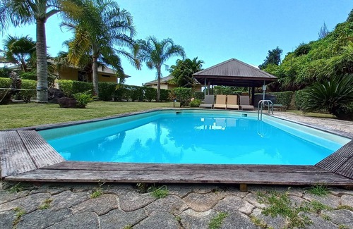 Teahupoo Casa | Air-conditioned bungalow with stunning views and swimming pool