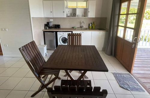 Teahupoo Casa | Air-conditioned bungalow with stunning views and swimming pool