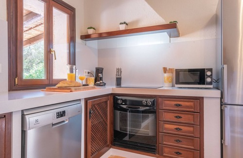 Arta Villa | Maravillosa casa de campo con aire acondicionado con piscina, Wi-Fi, jardín y terrazas; Estacionamiento disponible