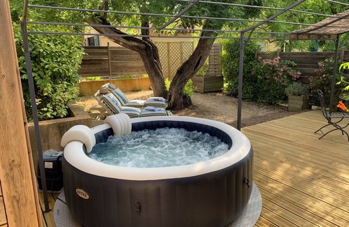 Ventabren Apartamento | Air-conditioned flat garden & SPA + private parking countryside calm, bright.