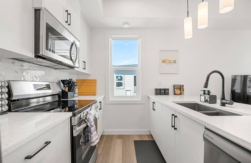 Springbank Hill Casa | Air Conditioned » Garage » 2BR Townhouse » Sleep 5