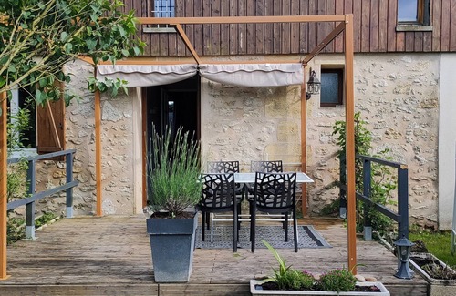 Vignonet Casa | Air-conditioned gîte for 2 to 4 people, -5 min from St Emilion. Enclosed/private parking