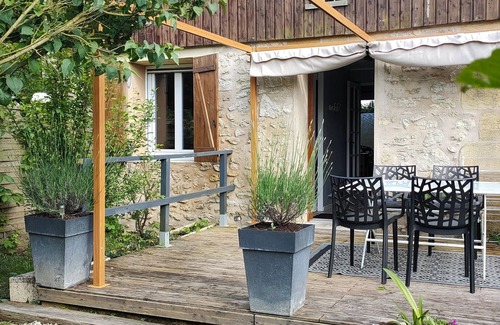 Vignonet Casa | Air-conditioned gîte for 2 to 4 people, -5 min from St Emilion. Enclosed/private parking