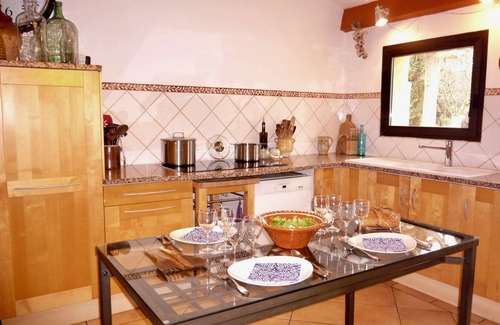 Ventabren Villa | Casa luminosa con aire acondicionado , muy grande Jardin piscina, 8mn AIX