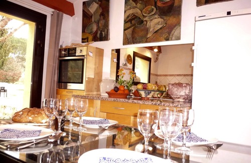 Ventabren Villa | Casa luminosa con aire acondicionado , muy grande Jardin piscina, 8mn AIX