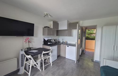 La Nartelle Apartamento | Air-conditioned studio, terrace, garden, swimming pool, beach 300 metres Ste Maxime Var83