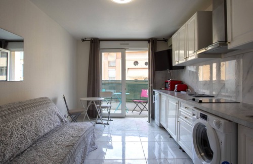 La Madeleine Apartamento | Air-conditioned studio district Bornala