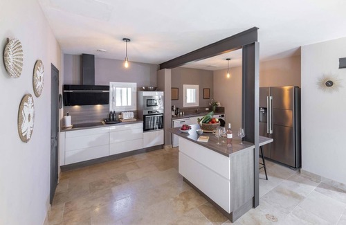 Maillane Casa | Air-conditioned villa in Maillane, Alpilles, heated swimming pool, table tennis, pétanque, billiards,...