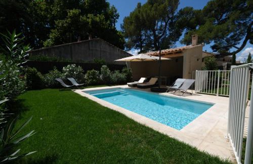 Mouries Villa | Air-conditioned villa heated pool Alpilles, sleeps 8 LS1-456