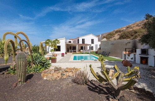 Pájara Villa | Villa "Selena" con aire acondicionado, piscina, jardín y Wi-Fi