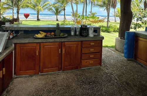Javilla Villa | Casa frente al mar con A/C y piscina en un una playa virgen en Costa Rica