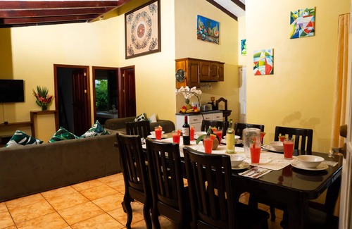 La Fortuna Villa | A/C, WiFi gratis, piscina, barbacoa. 1 km de distancia al centro de La Fortuna.