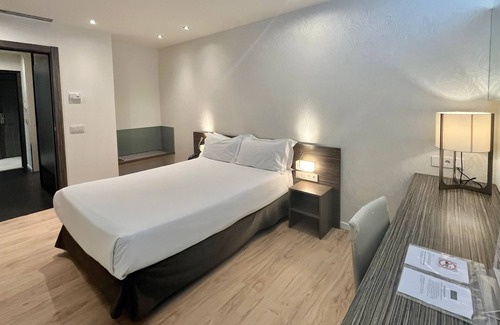 Barajas Hotel | Air Rooms Madrid by HelloSky