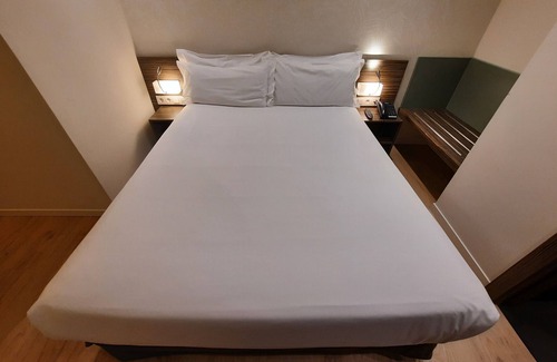Barajas Hotel | Air Rooms Madrid by HelloSky