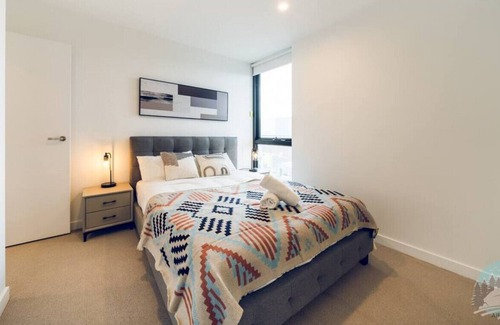 Carnegie Apartamento | Aircabin | Carnegie | Modern | 2 Beds Apt Parking