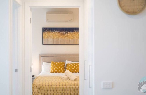 Carnegie Apartamento | Aircabin | Carnegie | Modern | 2 Beds Apt Parking