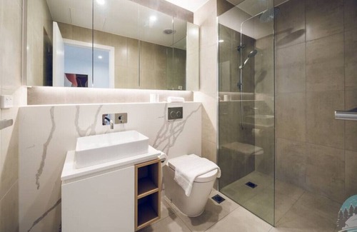 Carnegie Apartamento | Aircabin | Carnegie | Modern | 2 Beds Apt Parking