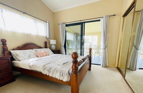 Tuggerawong Casa | Aircabin | Tuggerawong | Lake Front | 3 Beds House