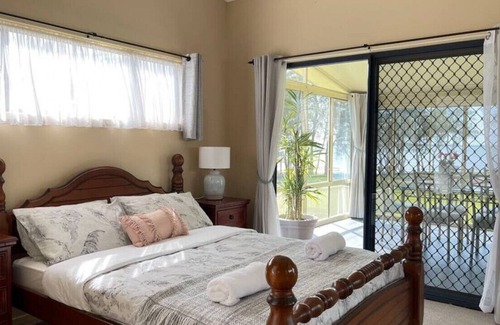Tuggerawong Casa | Aircabin | Tuggerawong | Lake Front | 3 Beds House