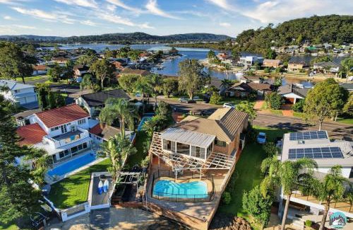 St Huberts Island Casa | Aircabin - Woy Woy - Water Front - 6 Beds Lux Home