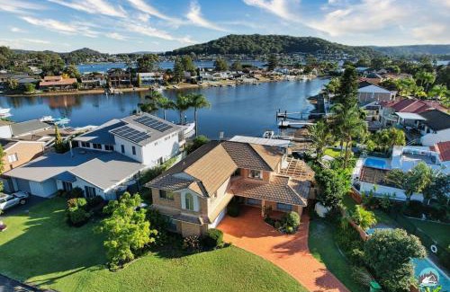 St Huberts Island Casa | Aircabin - Woy Woy - Water Front - 6 Beds Lux Home