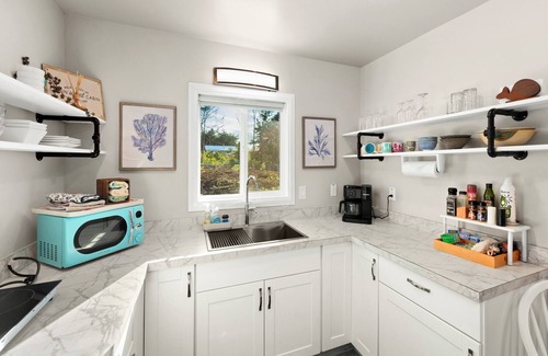 Keaau Apartamento | AirCon, Modern STUDIO in fabulous Kaloli Point, next to Trailhead to Haena Bch