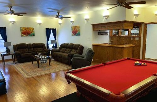 Haslet Casa | Airplane Hangar Loft - Coolest Stay in Fort Worth