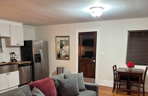 College Park Cabaña | Airport 2.5 mi, Downtown 8.5 mi, Midtown 12 mi: Studio in Historic College Park