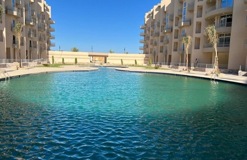 Village Road Chalet De Esquí | Airport 2-bedroom chalet with WiFi, AC Red Sea ,Hurghada