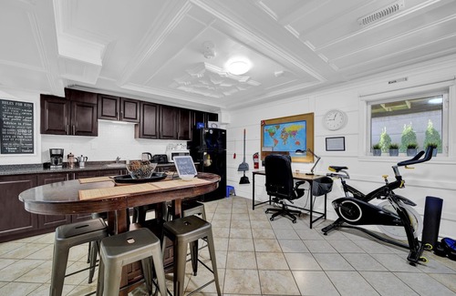 Brampton Apartamento | Airport-2-bdrm apartment-3bed-3TV AC, fitness equip, WiFi