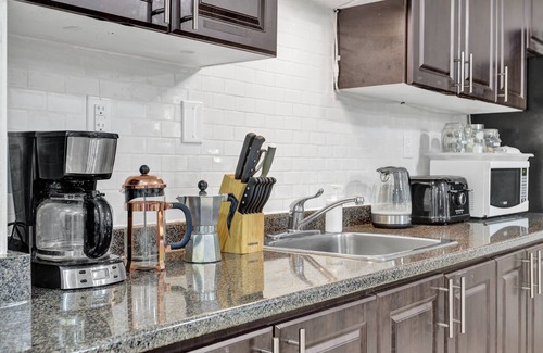 Brampton Apartamento | Airport-2-bdrm apartment-3bed-3TV AC, fitness equip, WiFi