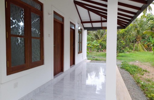 Andiambalama Villa | Airport A4 Transit Villa - Free Airport Shuttle 24/7