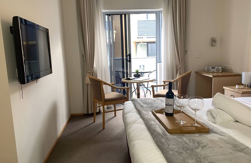 Hamilton Hotel | Airport Ascot Motel