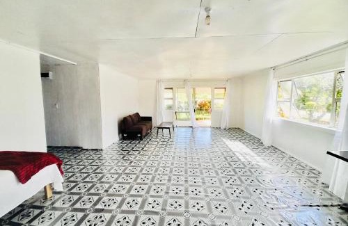 Fua'amotu Casa | Airport Cottage - Private Twin Room