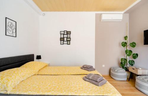Cilipi Casa | Airport Garden Room