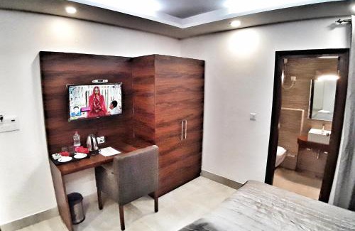 South West Casa | Airport Hotel Delhi Aerocity, 10 Mins Yashobhoomi