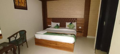Khattalwada Hotel | Airport Hotel The Castel Inn New Delhi