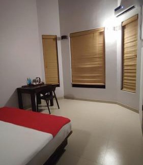 Kimbulapitiya Casa | Airport in 10 Min - Cozy Upstairs for Two with Garden Air-conditioning and Balcony