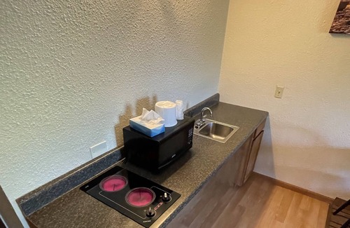 Coraopolis Hotel | Motel 6 Coraopolis, PA- Pittsburgh Airport