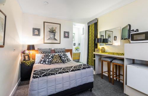 Hamilton Hotel | Airport Riverview Motel