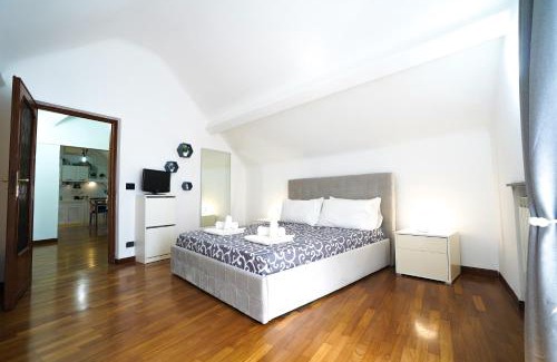 Sestri Ponente Apartamento | Airport & Sea, Large Music-Themed Apartment