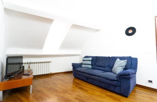 Sestri Ponente Apartamento | Airport & Sea, Large Music-Themed Apartment