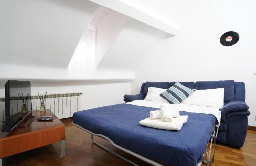 Sestri Ponente Apartamento | Airport & Sea, Large Music-Themed Apartment